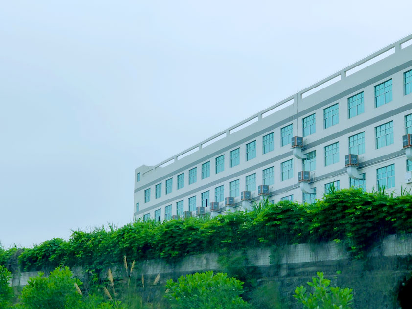 高速公路旁安裝的環保空調-(2).jpg